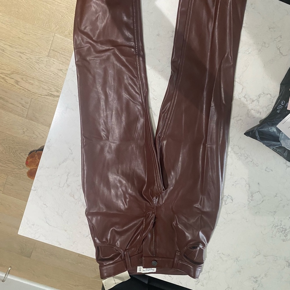 NWT Abercrombie & Fitch Curve Love Vegan Leather 90s Pant Dark Brown 26S